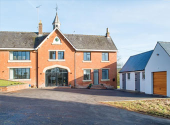Dog Friendly Self Catering Cottages In Cheltenham Cotswolds